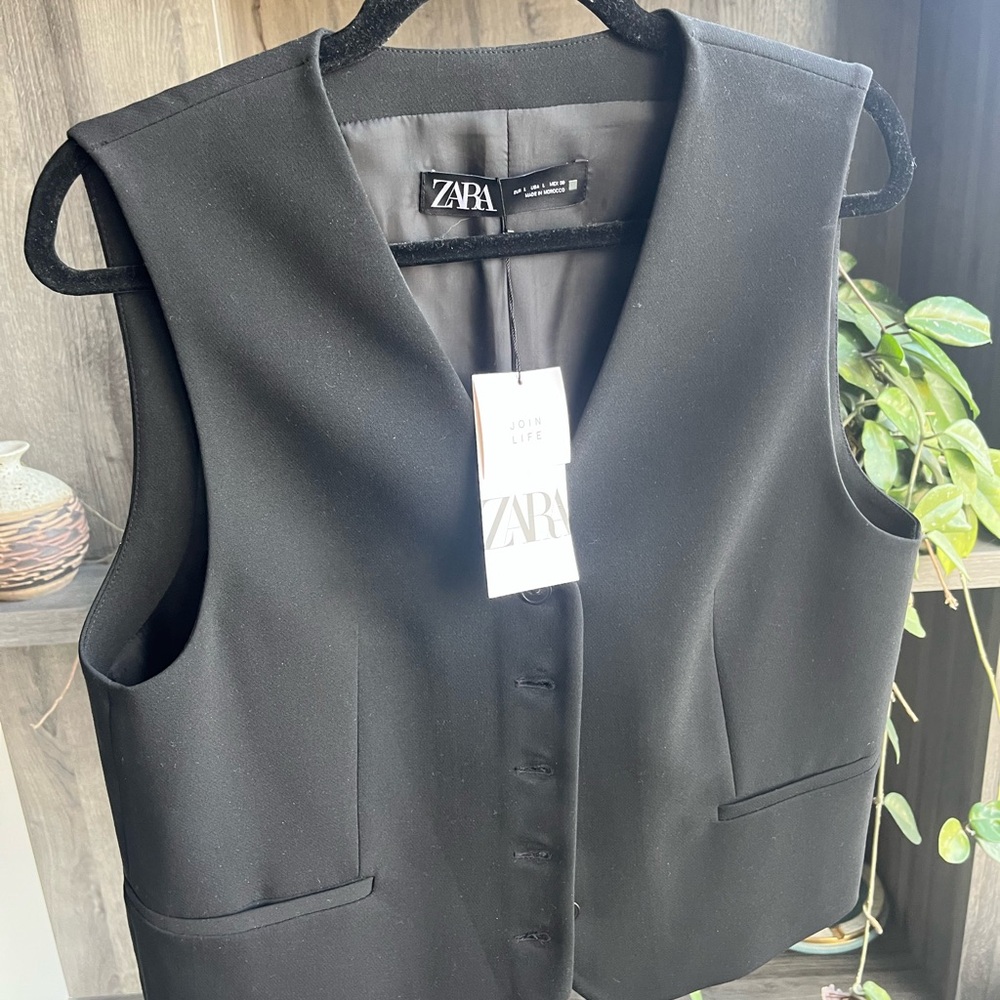 Zara Black Sleeveless Vest